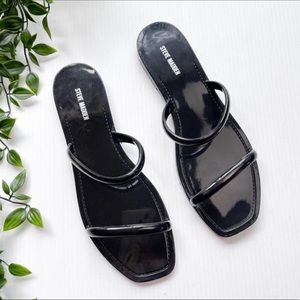 STEVE MADDEN
Pike Sandal In Black